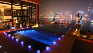 Image_305_rooftop%20pool%20at%20night-intercontinental%20hong%20kong