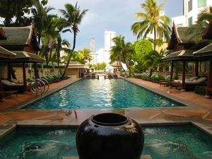 Medium_peninsula_bangkok_hotel_review-pools_and_hot_tub