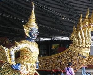 Medium_asura-vayuphak_barge-royal_barges_museum