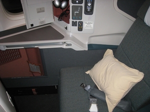 Medium_cathay_pacific_business_class_review-seat_11k