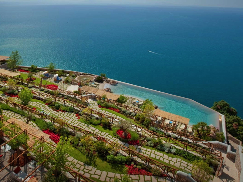 Book Monastero Santa Rosa in Italy with Virtuoso Benefits