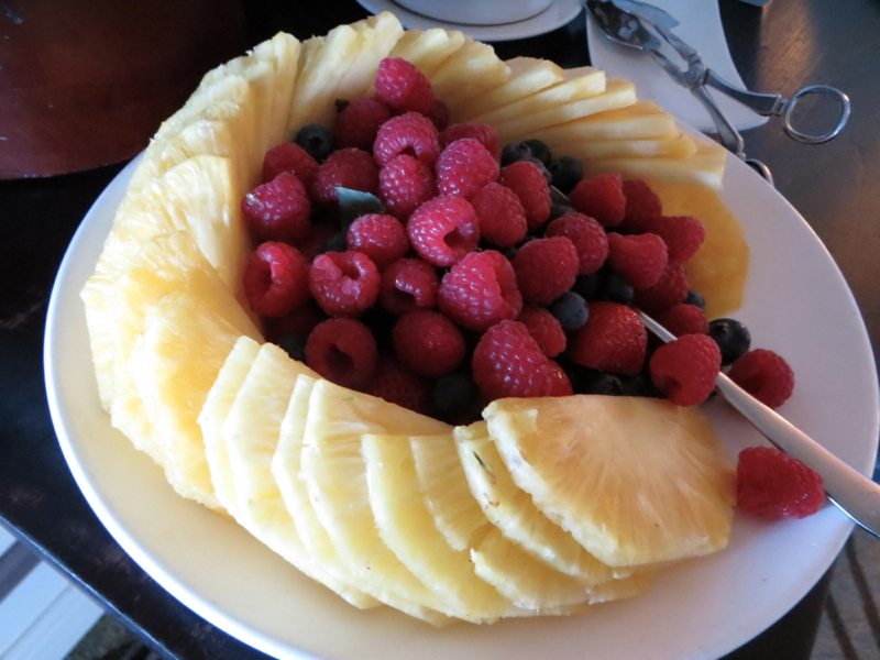 Breakfast Pineapple and Berries, Fairmont Orchid Gold Floor Lounge