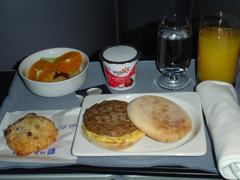 United First Class Review - Breakfast 