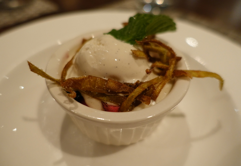 British Airways First Class Lounge Review - Apple and Huckleberry Crisp with Vanilla Gelato
