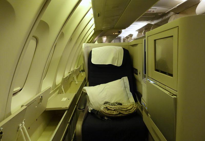 Review-British Airways Business Class-Club World on 747 Upper Deck