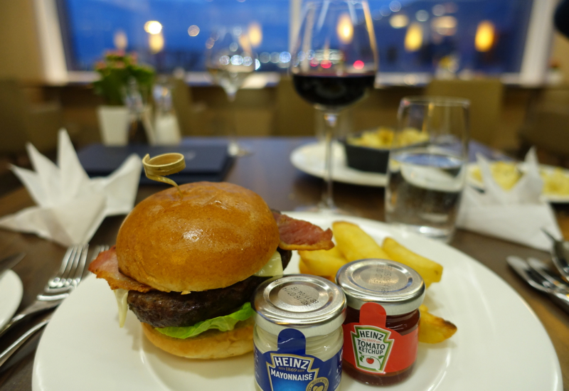 British Airways First Class Lounge Pre-Flight Dining: Awful Burger