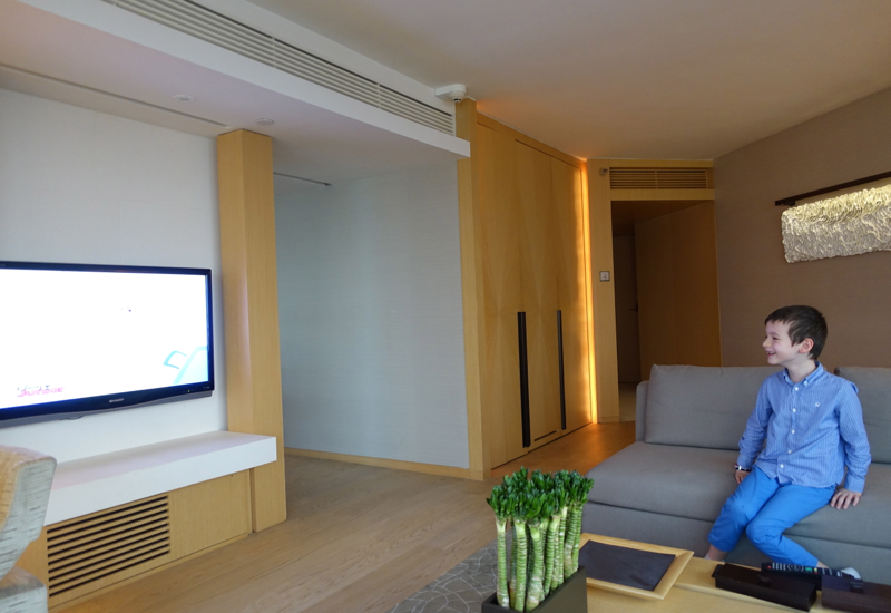 Review-The Upper House Hong Kong-Watching a Program on the Flat Screen TV