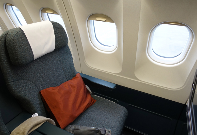 Review: Cathay Pacific New Regional Business Class 777-300