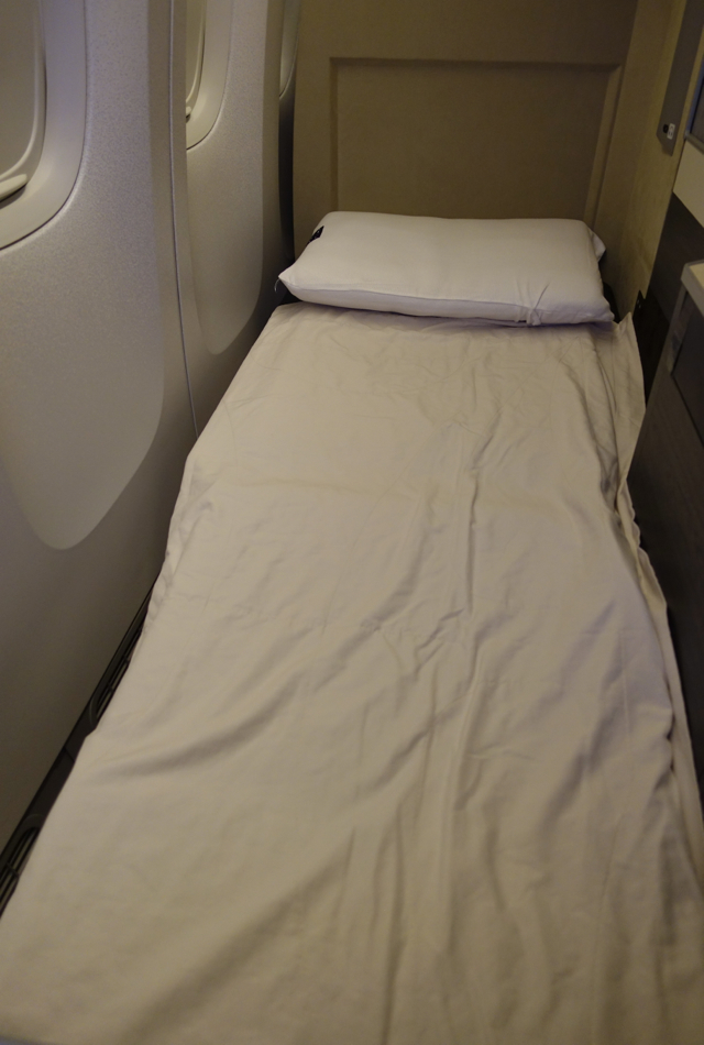 JAL Sky Suite Review - Fully Flat Bed