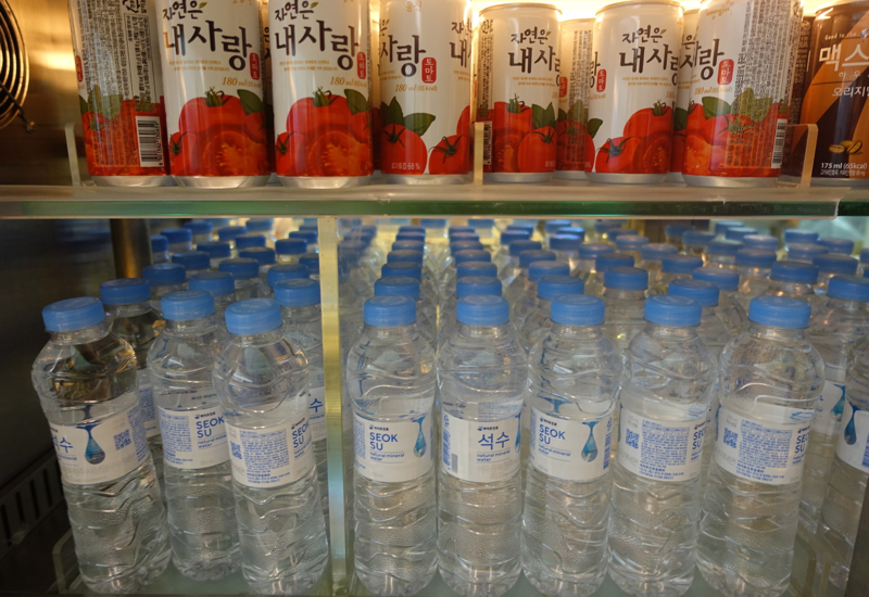 Asiana Business Class Lounge Review - Bottled Water and Tomato Juice