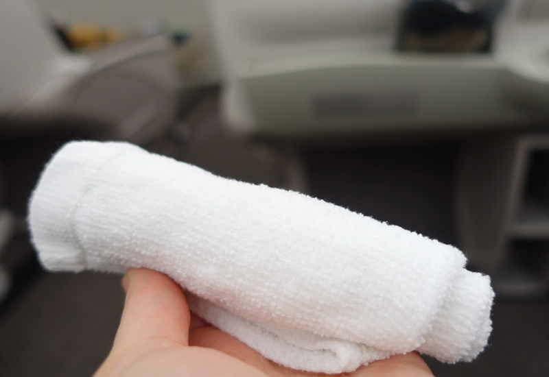 Review-Asiana Business Class A330-Hot Towel