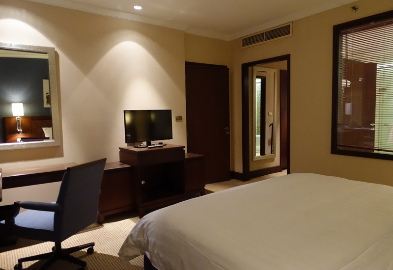 Suite Desk and TV, Novotel Bangkok Airport Hotel