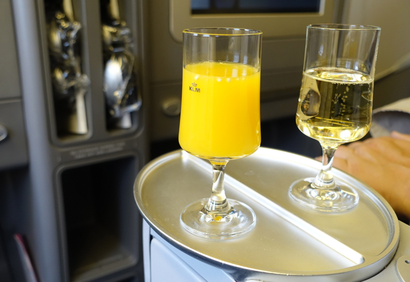 Review-KLM Business Class-Pre-Flight Drink