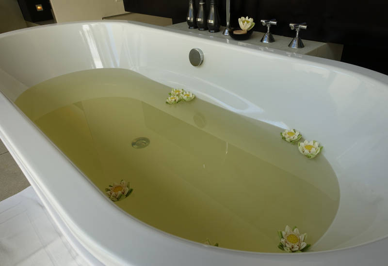 Amansara Flower Bath