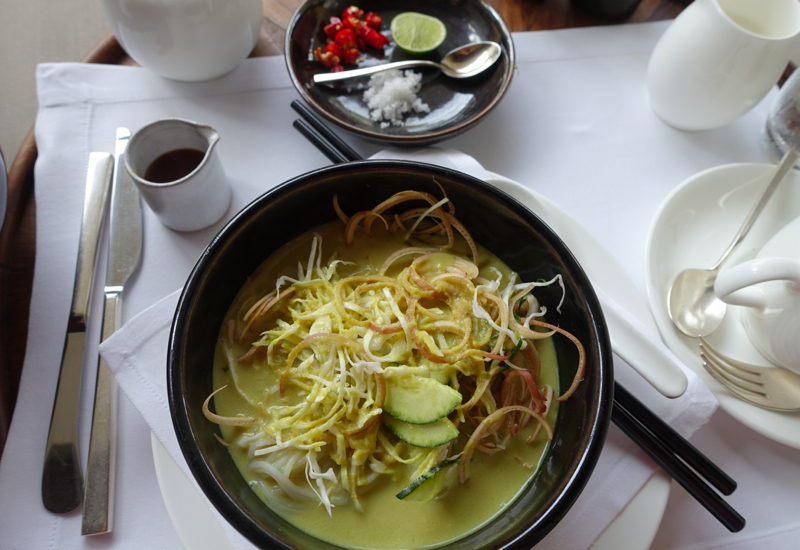 Nom Ben Chok (Rice Noodles with Green Coconut Curry), Amansara Restaurant