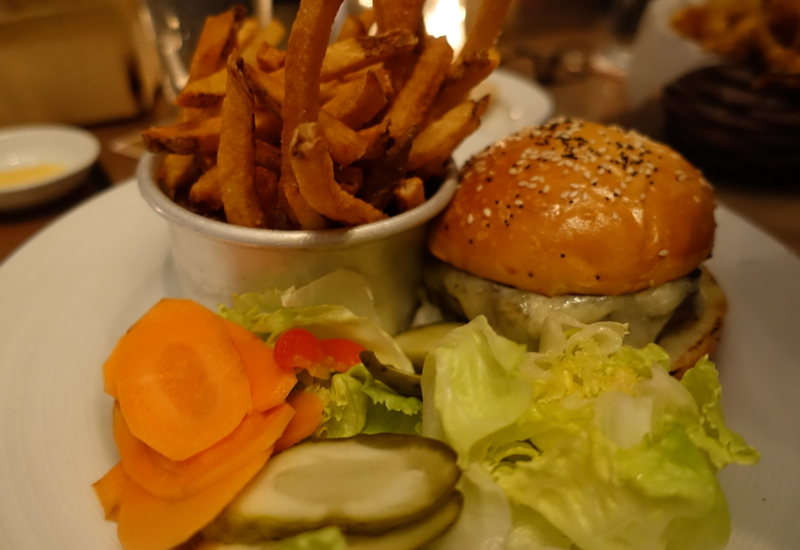 Burger, Island Creek Oyster Bar Review