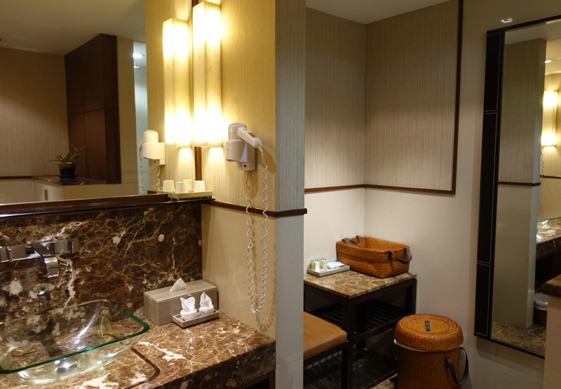 Thai First Class Lounge Bangkok Review - Private Shower Suite