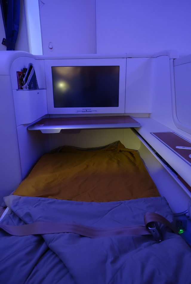 Thai Airways A380 First Class Review-Bed