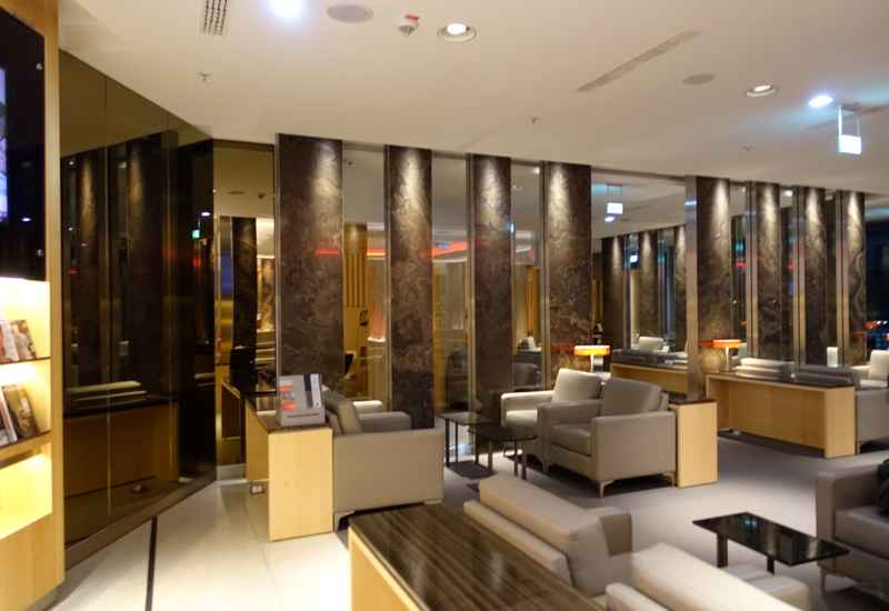 Review-Air Canada Maple Leaf Lounge Frankfurt - Seating