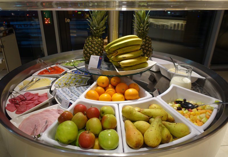 Review-Air Canada Maple Leaf Lounge Frankfurt - Fresh Fruit