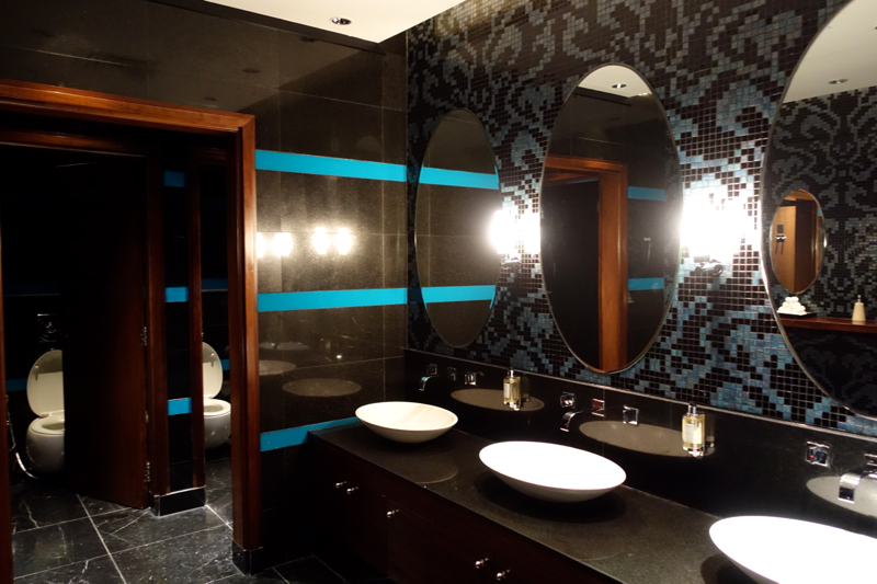 Review-Etihad Business Class Lounge Abu Dhabi Terminal 1 - Bathroom