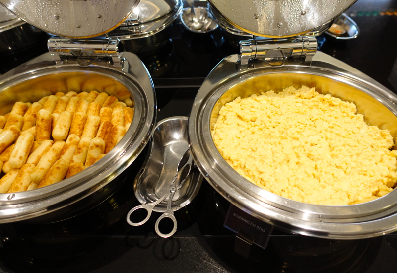 Review-Etihad Business Class Lounge Abu Dhabi Terminal 1 - Breakfast Buffet-Scrambled Eggs