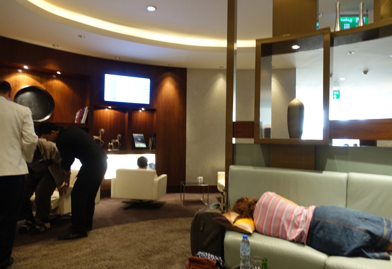 Review-Etihad Business Class Lounge Abu Dhabi AUH Terminal 1