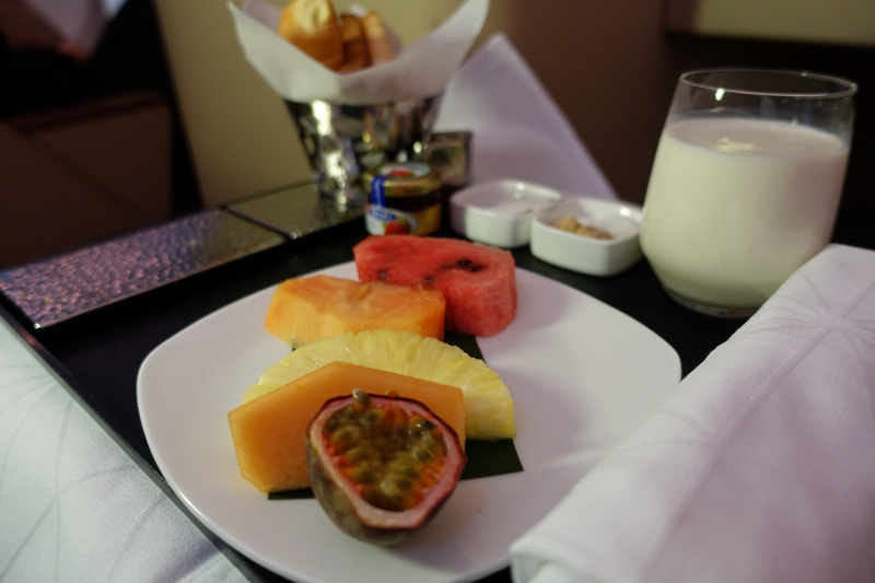 Review-Etihad Business Class A330-200: Fresh Fruit Plate