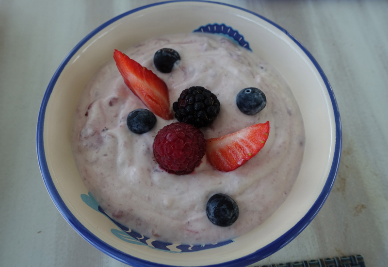 Berry Yogurt, Blu Restaurant Breakfast
