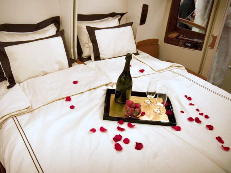 Best Credit Cards to Pay for Your Wedding to Earn Miles for First Class to Europe