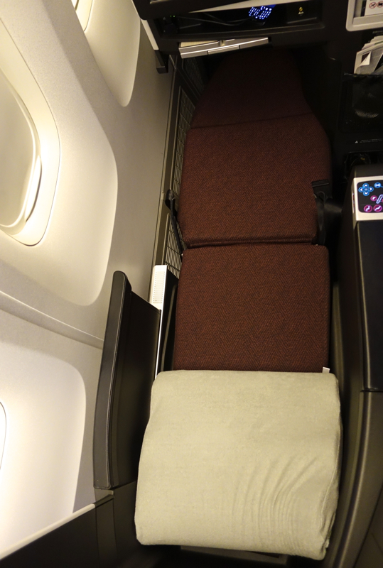 Review-JAL Business Class 767-300ER - Seat in Bed Mode