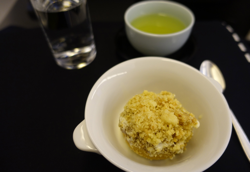 Apple Crumble Tart Dessert, JAL Business Class Review