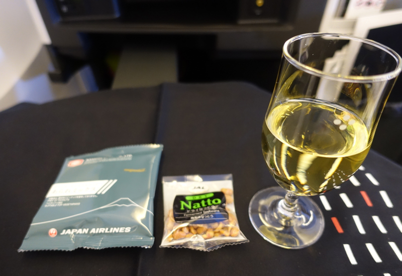 Review-JAL Business Class 767-300ER-Sauvignon Blanc and Japanese Rice Cracker Snacks