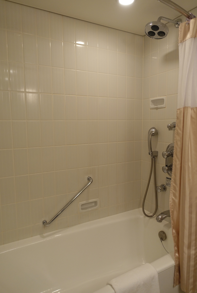 Bathtub-Shower Combo, Hilton Tokyo Narita Airport Hotel