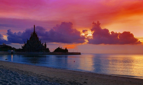 Sunset at the beach, Pattaya, Thailand