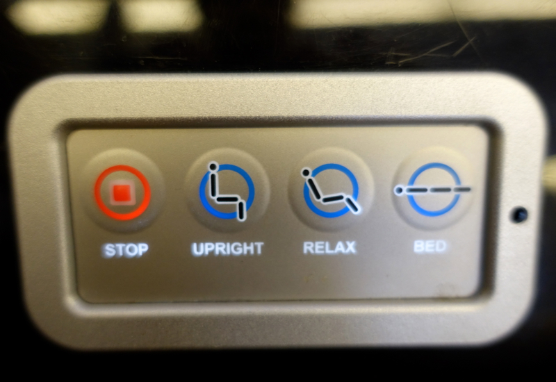 Review-JAL First Class 777-300ER-Seat Controls