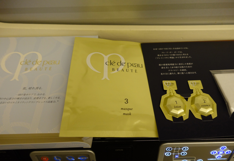 Review-JAL First Class 777-300ER - Cle de Peau Beaute Shiseido Skincare