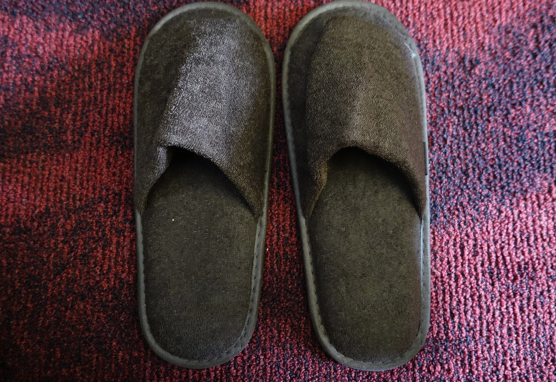 Review-JAL First Class 777-300ER-Slippers