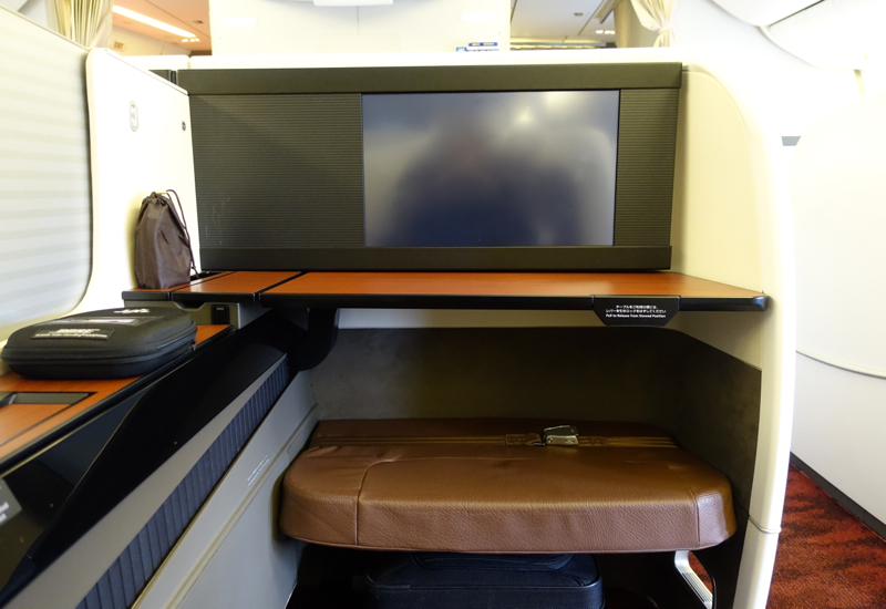 Review-JAL First Class Suite 777-300ER-23 Inch Screen