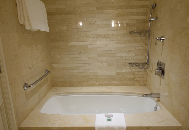 Review-Four Seasons Chicago-Lake View Executive Suite Soaking Tub