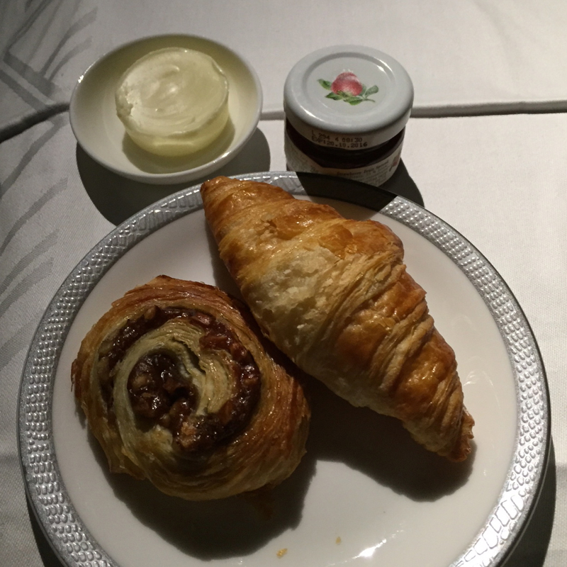 Review-Singapore Suites A380-Breakfast Pastries and Jam