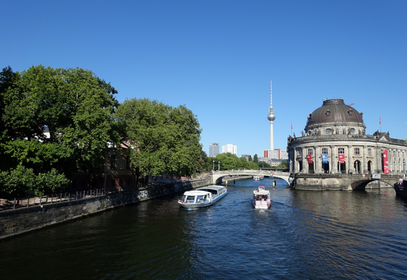 Review: Katz Orange Berlin-Crossing the Spree River