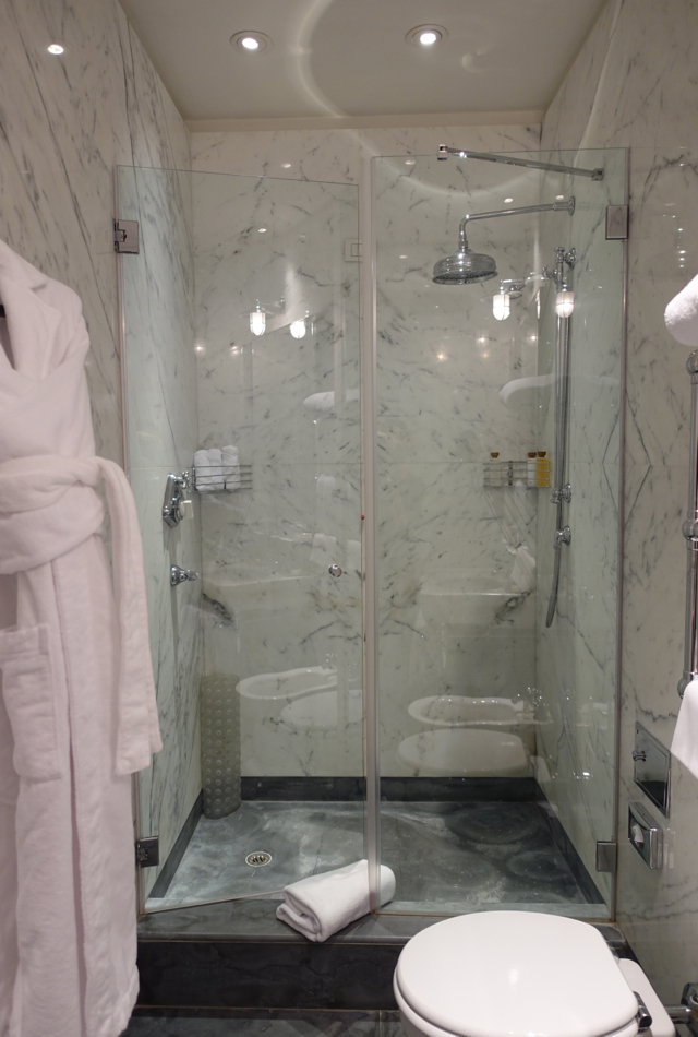 Review-Portrait Roma Junior Suite Bathroom Shower