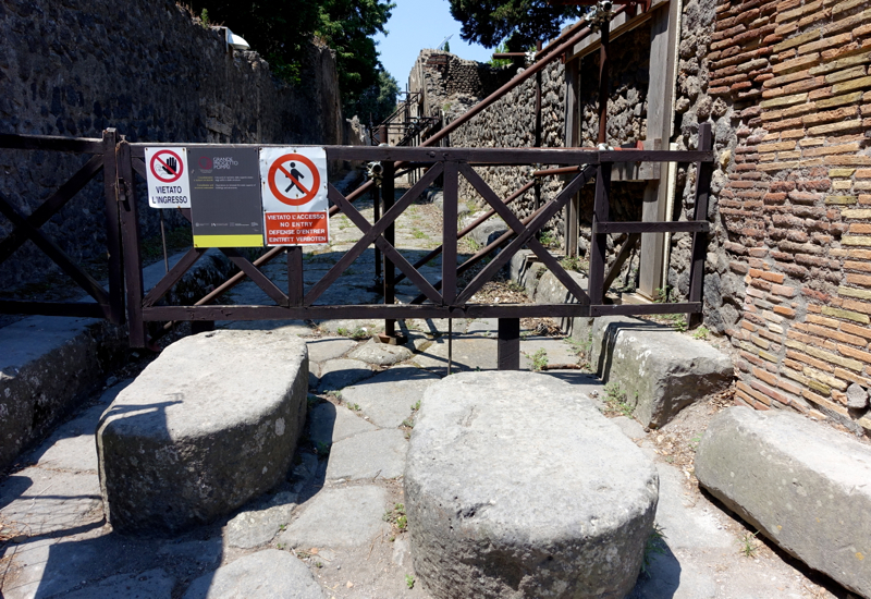 Pompeii: Stepping Stones to Cross the Street and Avoid the Muck