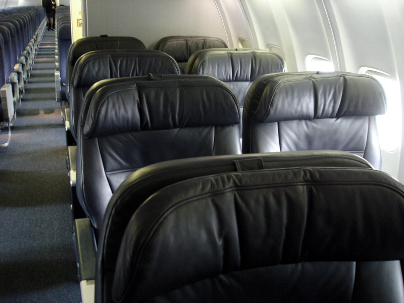 Continental's first class cabin on the 737