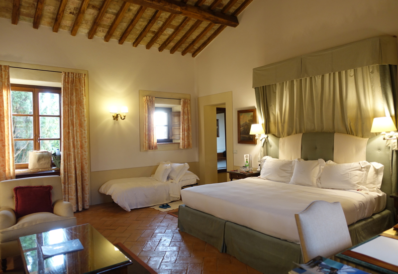 Review-Castello Banfi Il Borgo Double Riserva Room