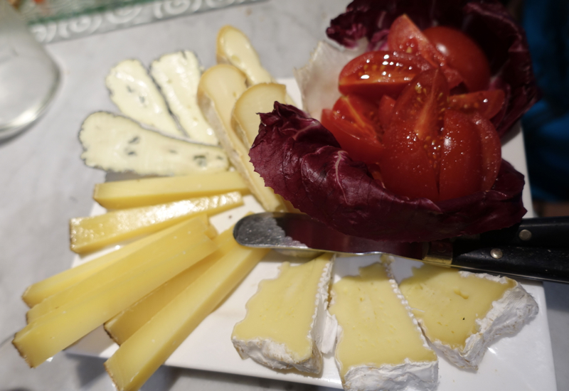 Review: Le Volpi e L'Uva-Cheese Plate of 4 French Cheeses