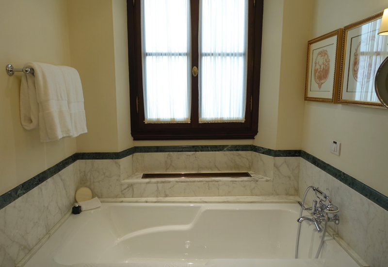 Junior Suite Bathroom Soaking Tub, Four Seasons Firenze Florence Review