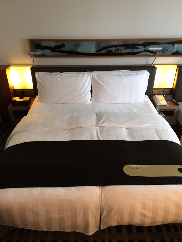 Review-InterContinental Berlin Superior Room Bed
