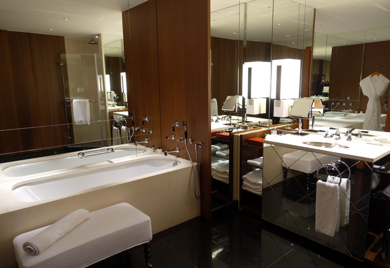 Review-Park Hyatt Moscow-Park Room Bathroom Bathtub